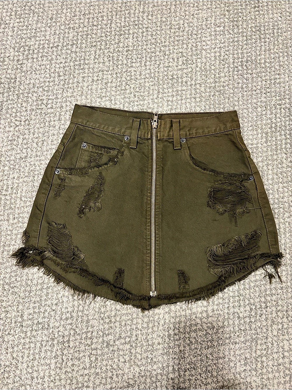 CARMAR D46 2311 Distressed High Waist Shorts in Green Waist 26